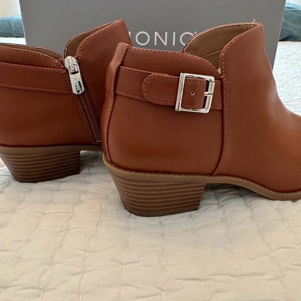 Vionic Millie toffee leather bootie w/silver buckle & side zipper - 9.5W - Picture 3 of 9